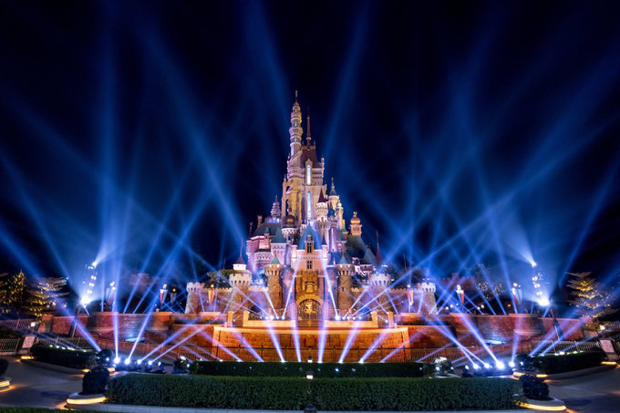 Disney+ 11月16日登陸｜鄭中基謝安琪香港迪士尼樂園城堡表演花絮