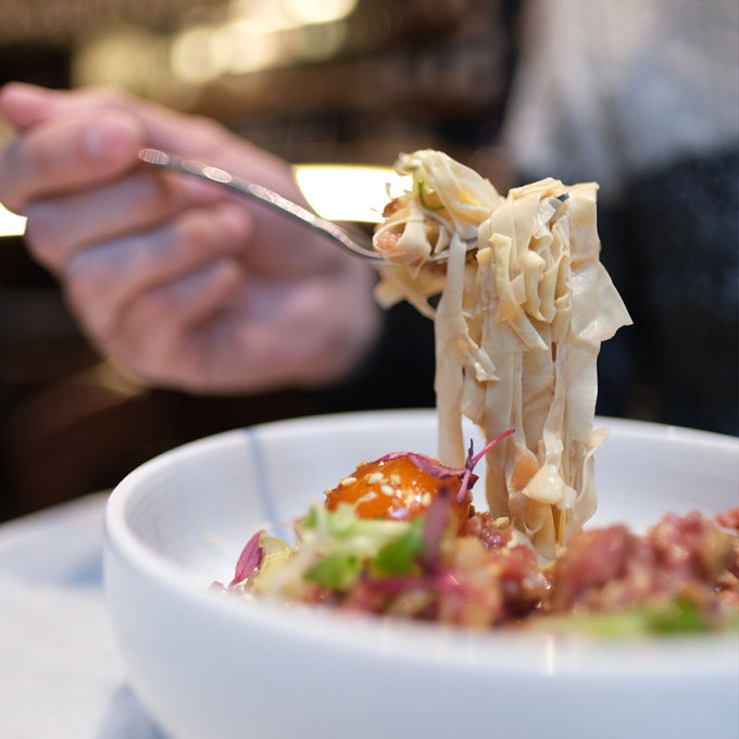 晚市堂食推薦｜上環咖啡店Suit編輯真實食評！生牛肉他他、燒慢煮牛肩、炸木棉豆腐