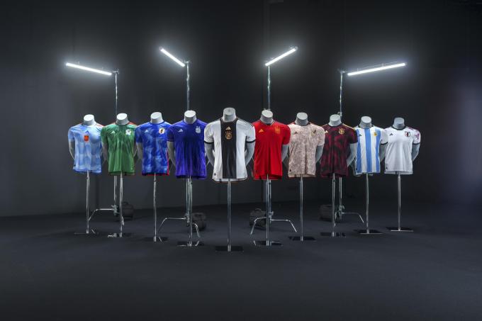 送 adidas 2022年世界盃國家隊球衣（球迷版）一件
