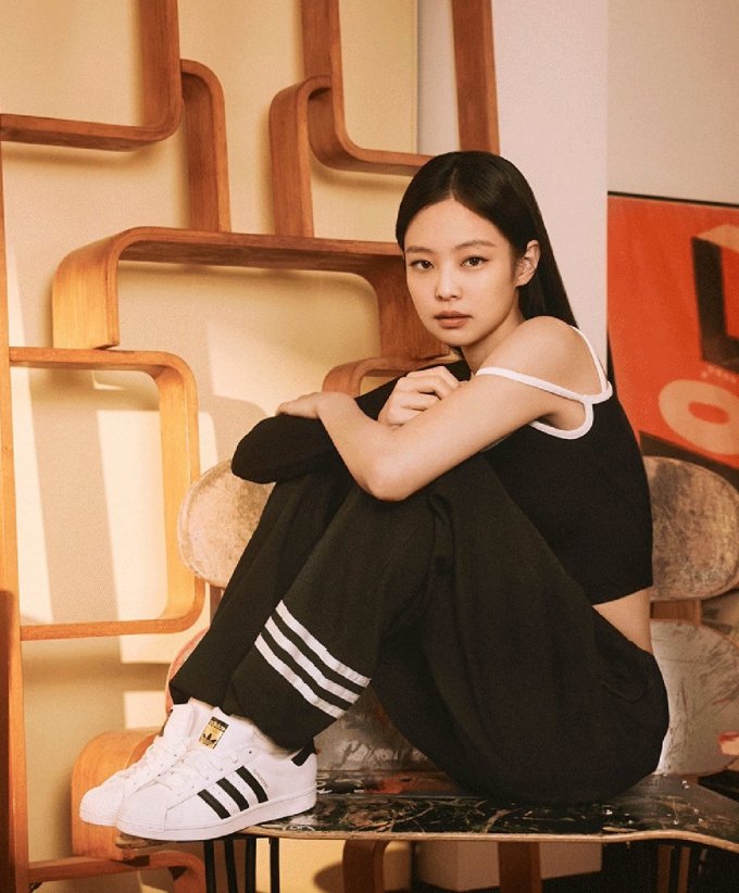 Blackpink X Adidas Originals最新宣傳照！減價必買Superstar、Forum等同款人氣波鞋＋顯腿長運動褲、短裙！