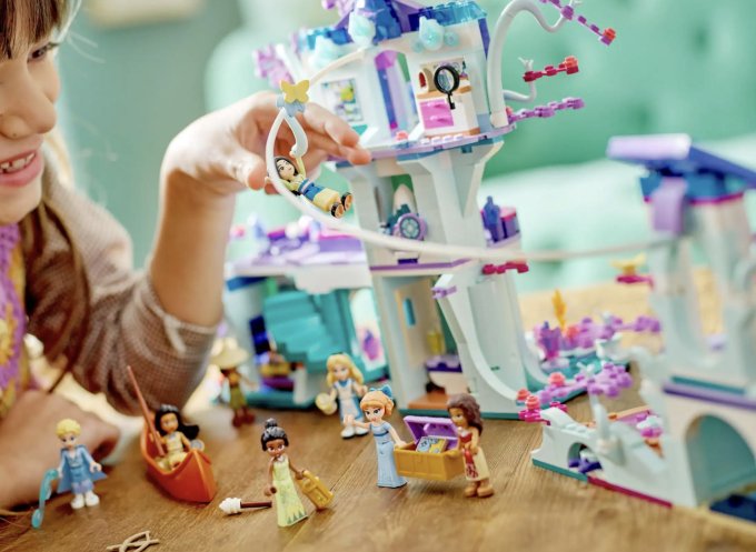 LEGO X Disney聯乘推出迪士尼100周年系列！必買集13 位公主、女王「神奇樹屋」、《小美人魚》皇家蛤殼及大反派迪士尼惡人等特別版LEGO套裝
