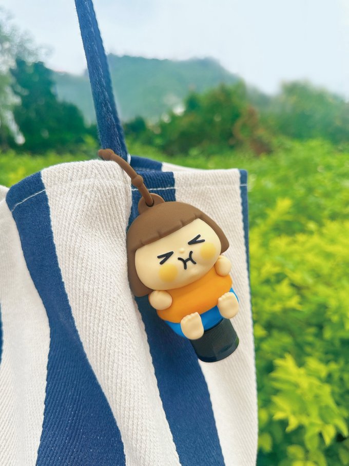 人氣插畫Plastic Thing聯乘澳洲有機香薰品牌CANVAS！6月限定$15入手為食妹「便」攜潔手液套、超可愛抱抱為食妹擴香機
