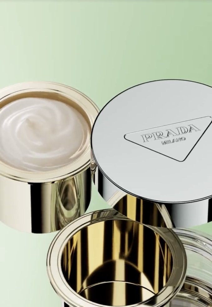 Prada首次推出美妝+護膚品！超有質感粉底液、金管唇膏、3色眼影盤等首個系列全公開