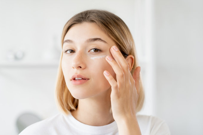 眼紋成因？8個去眼紋產品、眼霜推薦｜眼紋消除及眼部皺紋改善方法！