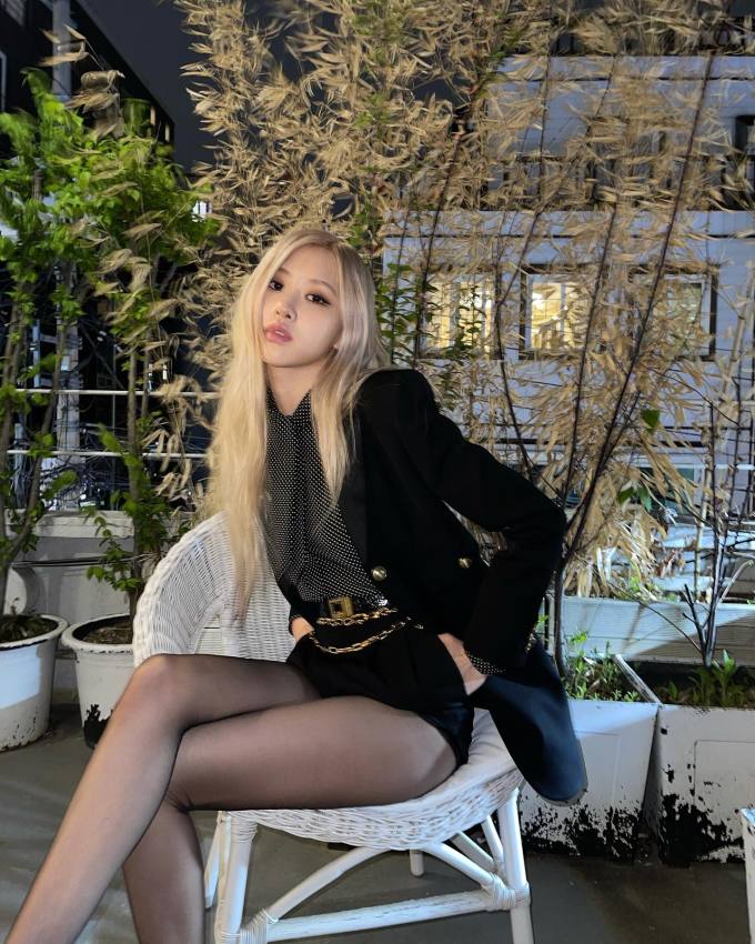 Blackpink 合體出席白金漢宮晚宴更獲英王頒發榮譽勳章！續約最新消息＋盤點四人「獲封神顏」妝造髮型