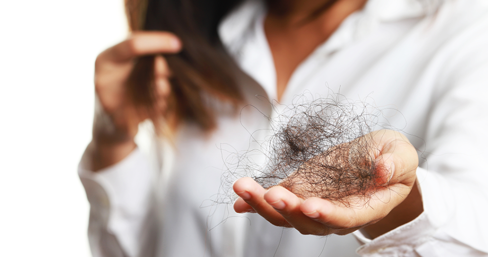 【脫髮原因】染髮過度導致頭髮稀疏？5大女士脫髮原因你要知！