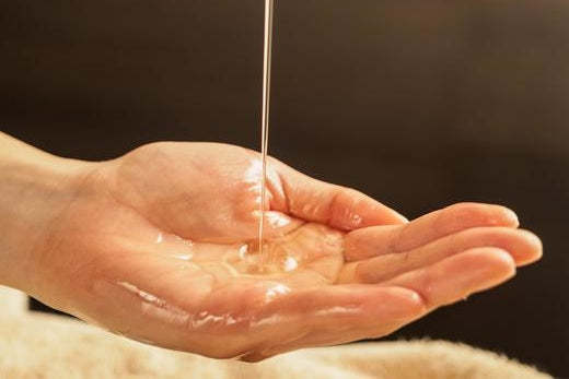 【身體油用法】教你正確潤膚方法！身體油、乳液使用順序十分重要！