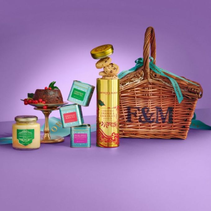 Hamper推薦2023！聖誕送禮物籃合集｜Cova意式禮物籃、Fortnum's甜點及茶葉、agnès b.尊貴法式木箱、The Cakery健康純素零食