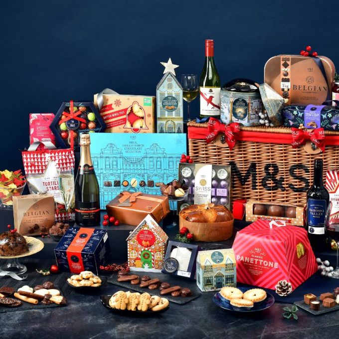 Hamper推薦2023！聖誕送禮物籃合集｜Cova意式禮物籃、Fortnum's甜點及茶葉、agnès b.尊貴法式木箱、The Cakery健康純素零食