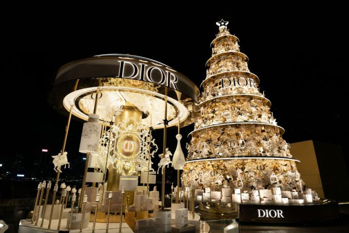 Dior聖誕夢幻樂園｜聖誕打卡好去處！15米高Dior聖誕樹！K11 MUSEA佈置彷如走進了杜樂麗花園的魔法
