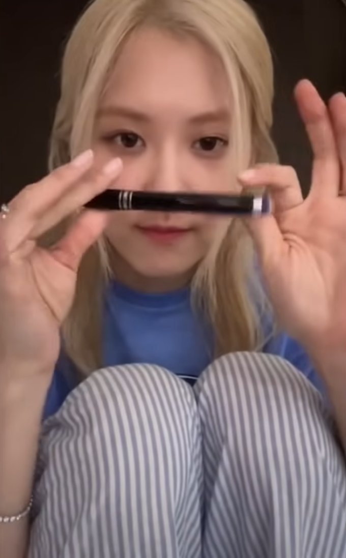Blackpink Rosé 直播分享近期最愛文具秒售罄！常漂染頭髮護理Tips + 最近愛聽Playlist