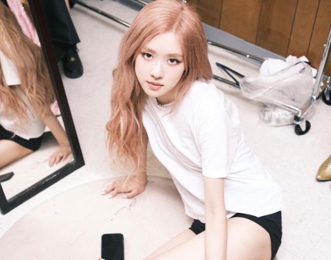 Blackpink Rosé 直播分享近期最愛文具秒售罄！常漂染頭髮護理Tips + 最近愛聽Playlist