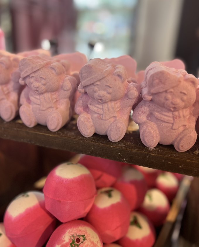 Lush銀河主題冬季期間限定店登陸K11！設巨型璀璨星河裝置、非凡禮遇禮物盒牆、汽泡彈工作坊等＋同場加映馬賽克燈、奶油膠手作、編織掛飾等工作坊