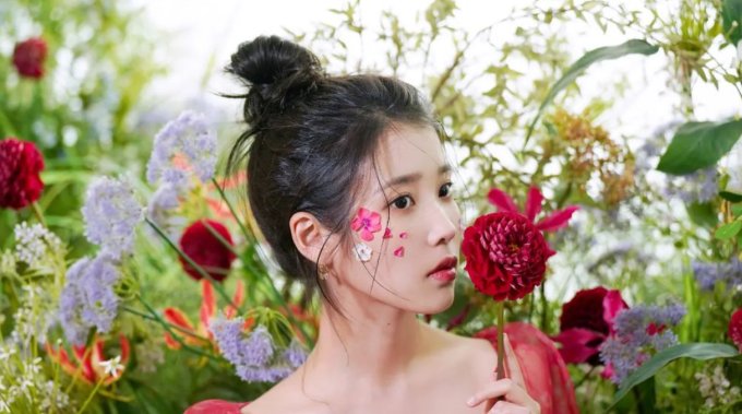 有傳BTS成員V入伍前將參與IU MV拍攝！ARMY有望下年仍可見到泰亨新作+「國民妹妹」IU十年如一日的凍齡護膚秘訣