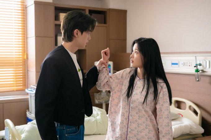 《與惡魔有約》金裕貞x宋江上演人魔戀CP感滿分！金裕貞拍劇前XXX連宋江都佩服+女生必學5個超自律身材及皮膚管理法