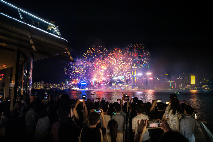 農曆新年煙花2025｜年初二香港20個睇煙花表演好去處！免費區/觀景台/船上觀看/餐廳及自助餐
