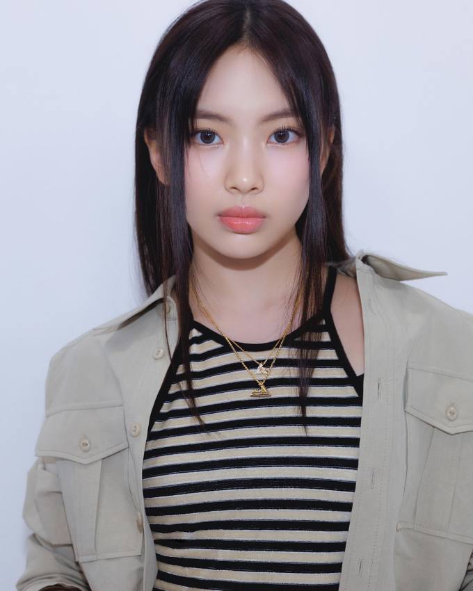 14歲成LV代言人 連IU都大讚音色超美！解構「怪物新人」NewJeans Hyein 森系妝容