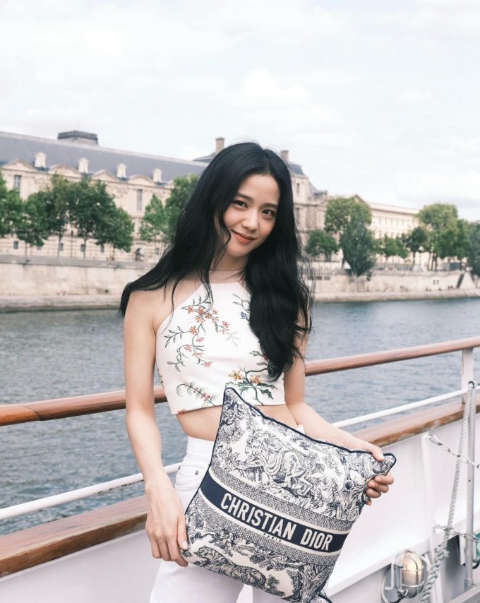Jisoo作客李惠利訪談節目透露Blackpink 2024安排更笑稱：「對火鍋沒有抵抗力！減肥全靠運動 日常在家會XX90分鐘」