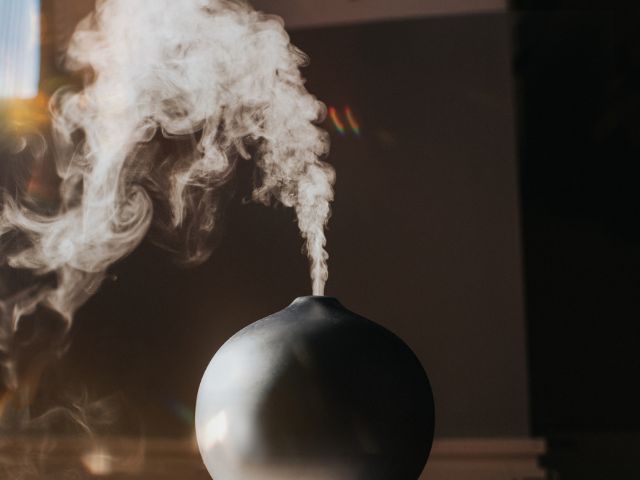 香薰機推薦2024｜增添生活儀式感！好用擴香儀/香氛噴霧機比較