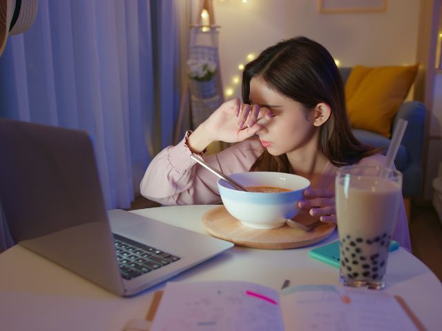 眼乾原因｜經常眼乾？10款乾眼症眼藥水/保健產品推薦+眼乾解決方法