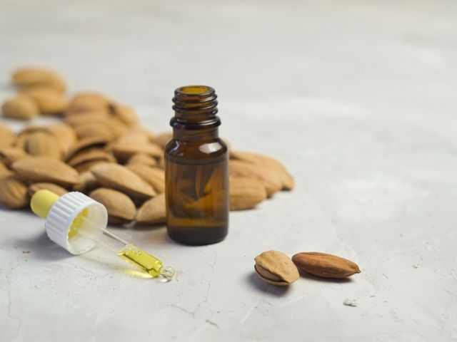 甜杏仁油功效｜9款甜杏仁油產品推薦！盤點甜杏仁油美容功效/用法/禁忌