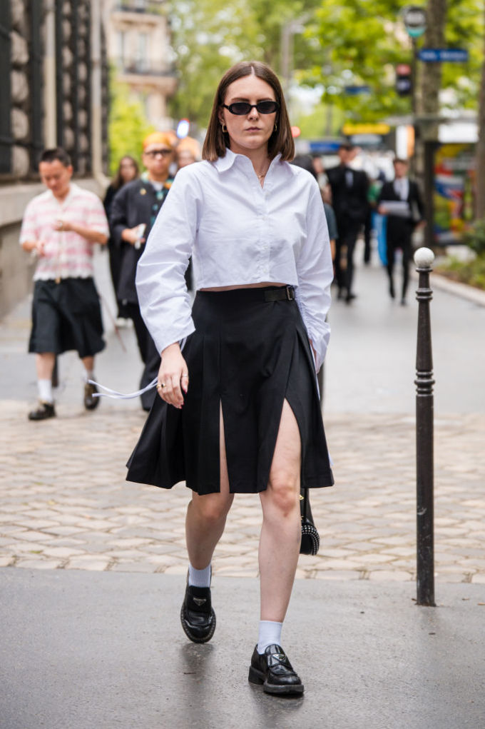 Prada樂福鞋價格2025｜高CP值推薦+Prada樂福鞋穿搭！Emma Watson/黑豹公主Letitia Wright都愛穿