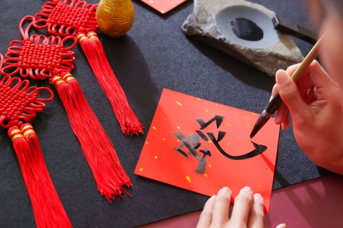 蛇年犯太歲？2025犯太歲生肖+12生肖運勢！教你化解/生肖飾物配對
