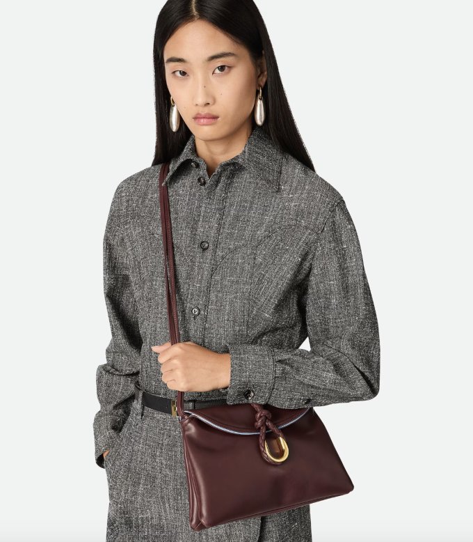 名牌斜孭袋女士2025｜20款人氣名牌女裝斜孭袋推介！BV/Dior/Prada/Miu Miu