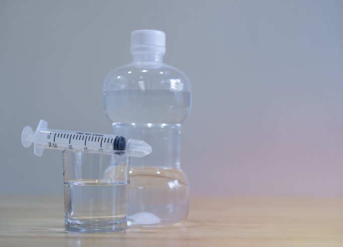 生理鹽水洗鼻方法｜5個生理鹽水洗鼻好處+洗鼻鹽水/洗鼻器推薦！舒緩過敏/鼻塞/感冒不適