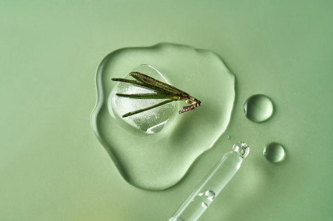 迷迭香精油功效與用法｜護髮護膚好處與使用禁忌＋精選精油及產品推薦