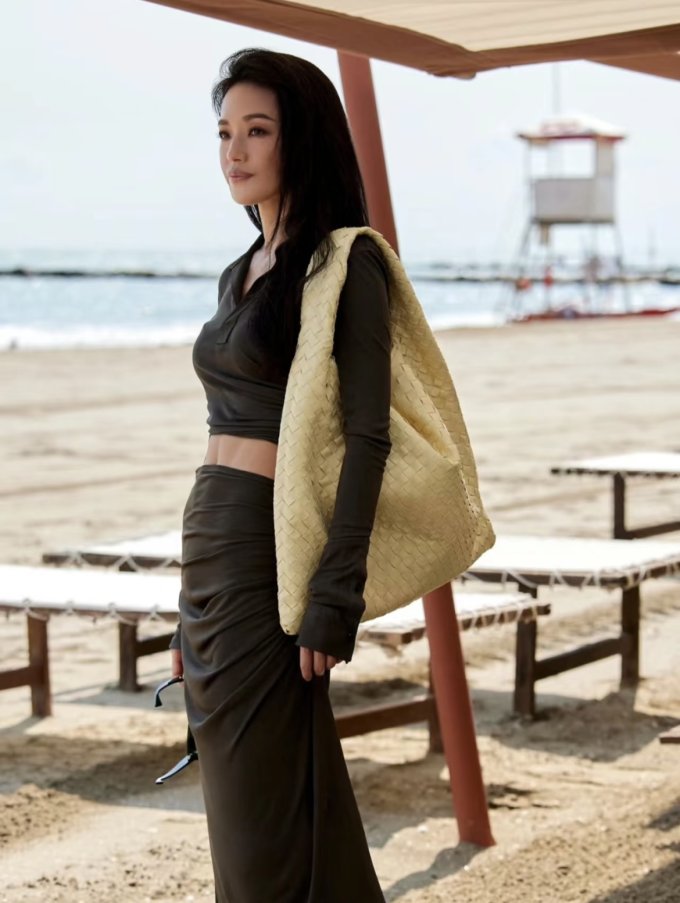 hobo bag推薦2025｜15款名牌hobo流浪包推介！隨性容量大Rose/Karina/張員瑛都愛用