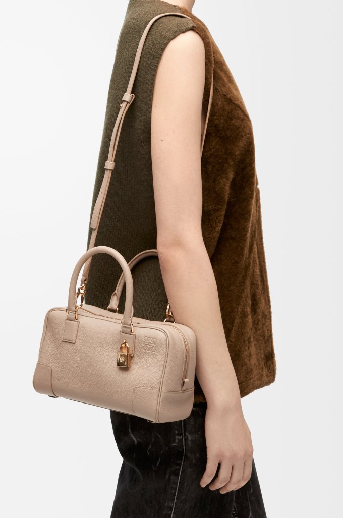 LOEWE手袋推薦2025｜10款人氣LOEWE袋款一次看清！LOEWE flamenco/cubi/gate/goya