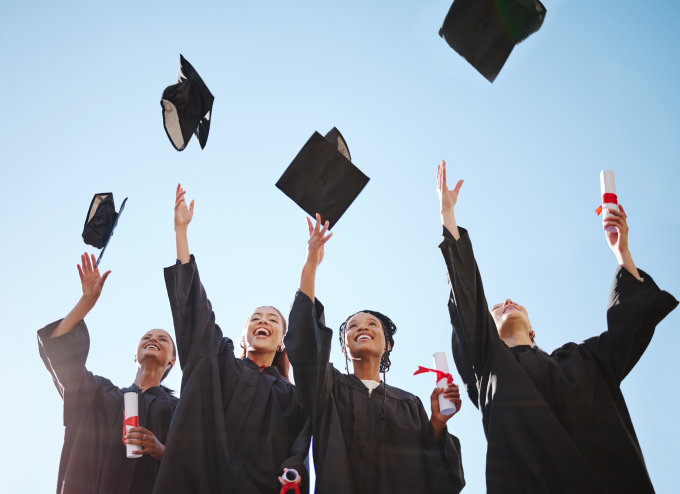 大學畢業禮物女生推薦2025｜30份實用/有意義畢業禮物！大學畢業禮物排行榜