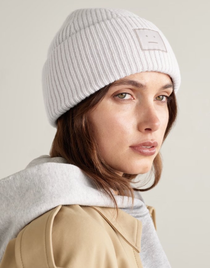 女生聖誕禮物2025｜送女朋友/老婆聖誕禮物推薦Top 20！耳機/香水/銀包精選清單